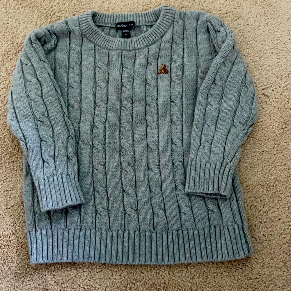 Gap sweater
